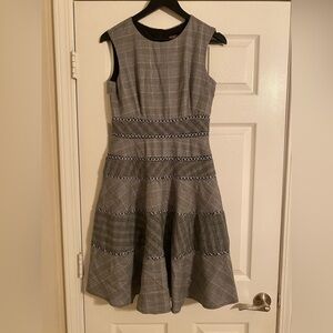 Taylor Elegant Gray Plaid Women's Dress. Size 6. Zip.